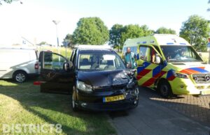 Gewonde bij aanrijding tussen bestelbus en personenauto Gentiaan Nootdorp