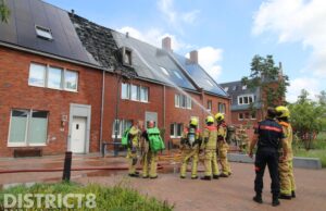 Zonnepanelen in brand op dak, brandweer redt hond uit woning Wissingstraat Delft