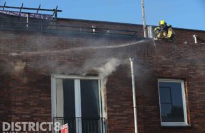 Grote brand in spouwmuur van woning, meerdere woningen betrokken Bogotastraat Den Haag