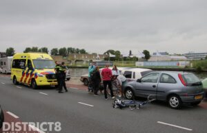 Fietsster raakt lichtgewond na aanrijding met auto Schieweg Delft