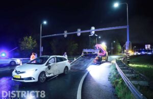 Gewonde bij flinke aanrijding tussen twee auto’s Kruithuisplein Delft