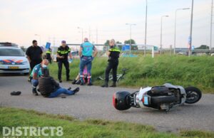 Wielrenner en scooterrijder komen met elkaar in botsing Klaas Engelbrechtsweg Schipluiden