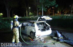 Geparkeerde auto in brand gestoken Riddersdreef Den Haag
