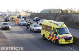 Kindje gewond na aanrijding tussen drie personenauto’s Wippolderlaan Wateringen
