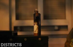 Brandende molotovcocktails gegooid naar portiek Twickelstraat Den Haag