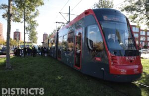 Scootmobiel komt in botsing met tramlijn 15 Laan van Hoornwijck Den Haag