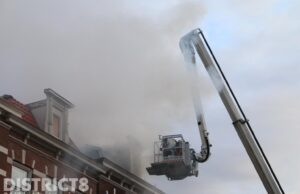 Grote brand uitgebroken in woning Rijklof van Goensstraat Den Haag