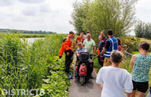 Man raakt met scootmobiel te water Duifpolderkade Maasland