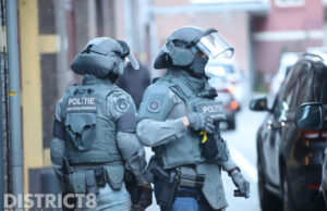 Arrestatieteam DSI haalt verwarde man uit woning Wagenstraat Den Haag