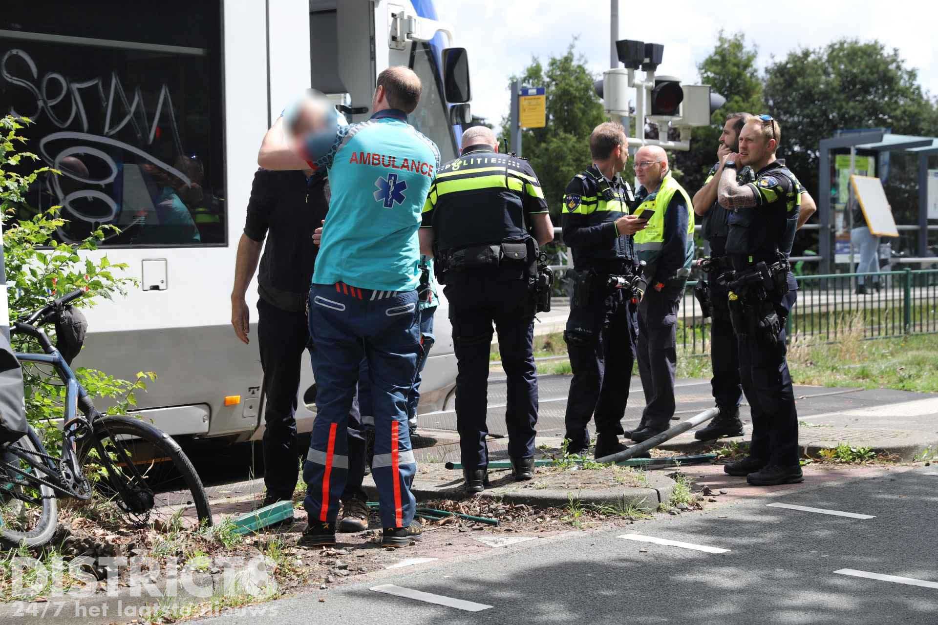 Flinke Schade Bij Aanrijding Tussen Busje En Fietser Broekmolenweg ...