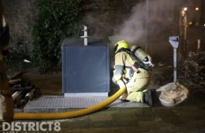 Brandweer rukt uit voor rokende ondergrondse container Van Lodensteynstraat Delft
