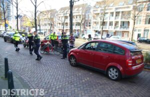 Aanrijding tussen fietster en automobilist Boomsluiterskade Den Haag