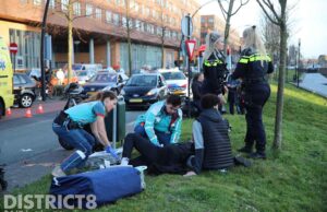 Gewonde na ongeval tussen auto en motorscooter Laan van Wateringse Veld Den Haag