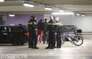 Grote politie-inzet na melding van persoon met mes Troelstralaan Delft