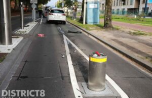 Automobilist rijdt tegen poller aan Escamplaan Den Haag