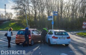 Aanrijding tussen twee voertuigen na mislukte invoegactie Oude Veiling Maasland