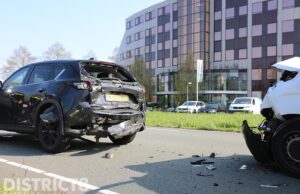 Flinke schade en gewonde na kop-staart botsing Zuidweg Zoetermeer