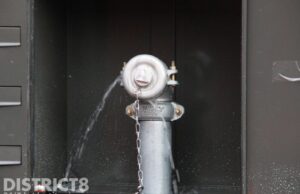 Wateroverlast in en buiten appartementencomplex door spuitende blusleiding Oostwaarts Zoetermeer