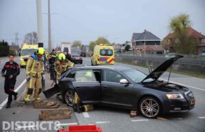 Veel schade na ongeval tussen twee voertuigen Burgemeester Elsenweg Naaldwijk