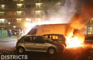 Achterzijde van bestelbus in brand, mogelijk brandstichting Lodewijk van Deysselhof Delft