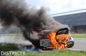 Auto met pech vliegt in brand Wippolderlaan Wateringen