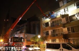 10 woningen tijdelijk onbewoonbaar bij grote brand in woonzorgcentrum Newtonstraat Den Haag