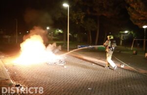 Jongens slaan op de vlucht na brandstichting Maurice Ravelweg Den Haag
