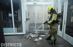 Brand gesticht in brievenbus bij bedrijfspand Loosduinse Hoofdplein Den Haag