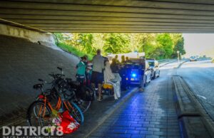 Fietser wijkt uit en komt hard ten val Maassluiseweg Maasland