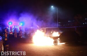 Geparkeerde auto verwoest door brand Tanthofkade Den Hoorn