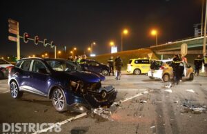 Gewonde bij aanrijding tussen twee auto’s Laan van Delfvliet Den Haag