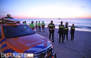 Drijvend lichaam in zee blijkt voetbal te zijn strand Kijkduin Den Haag