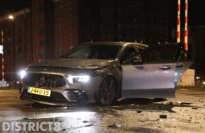 Flinke ravage na frontale aanrijding Neherkade Den Haag