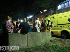 Omwonenden op straat na brandje in woning Louis Armstrongkade Den Haag