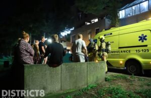 Omwonenden op straat na brandje in woning Louis Armstrongkade Den Haag