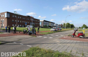 Opzittende bromfiets gewond na ongeval Singel Den Haag