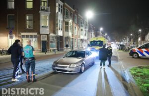 Fietser hard geschept door personenauto Valkenboslaan Den Haag