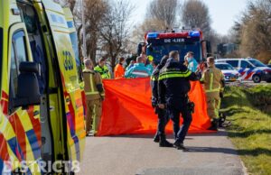 Fietser (36) raakt te water en overlijdt Pastoor Verburghlaan De Lier