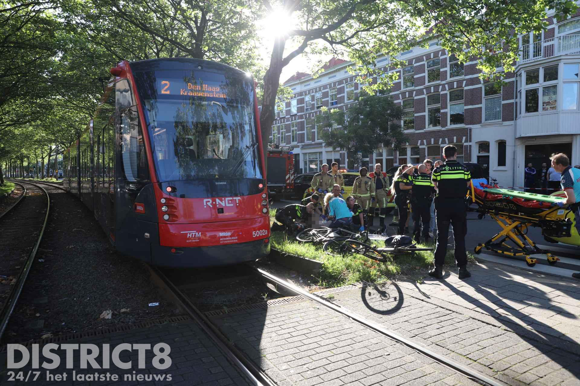 Fietser gewond bij aanrijding met tram 2 Loosduinseweg Den Haag