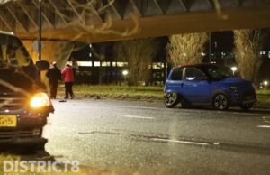 Personenauto klapt achterop brommobiel Laan van Hoornwijck Rijswijk