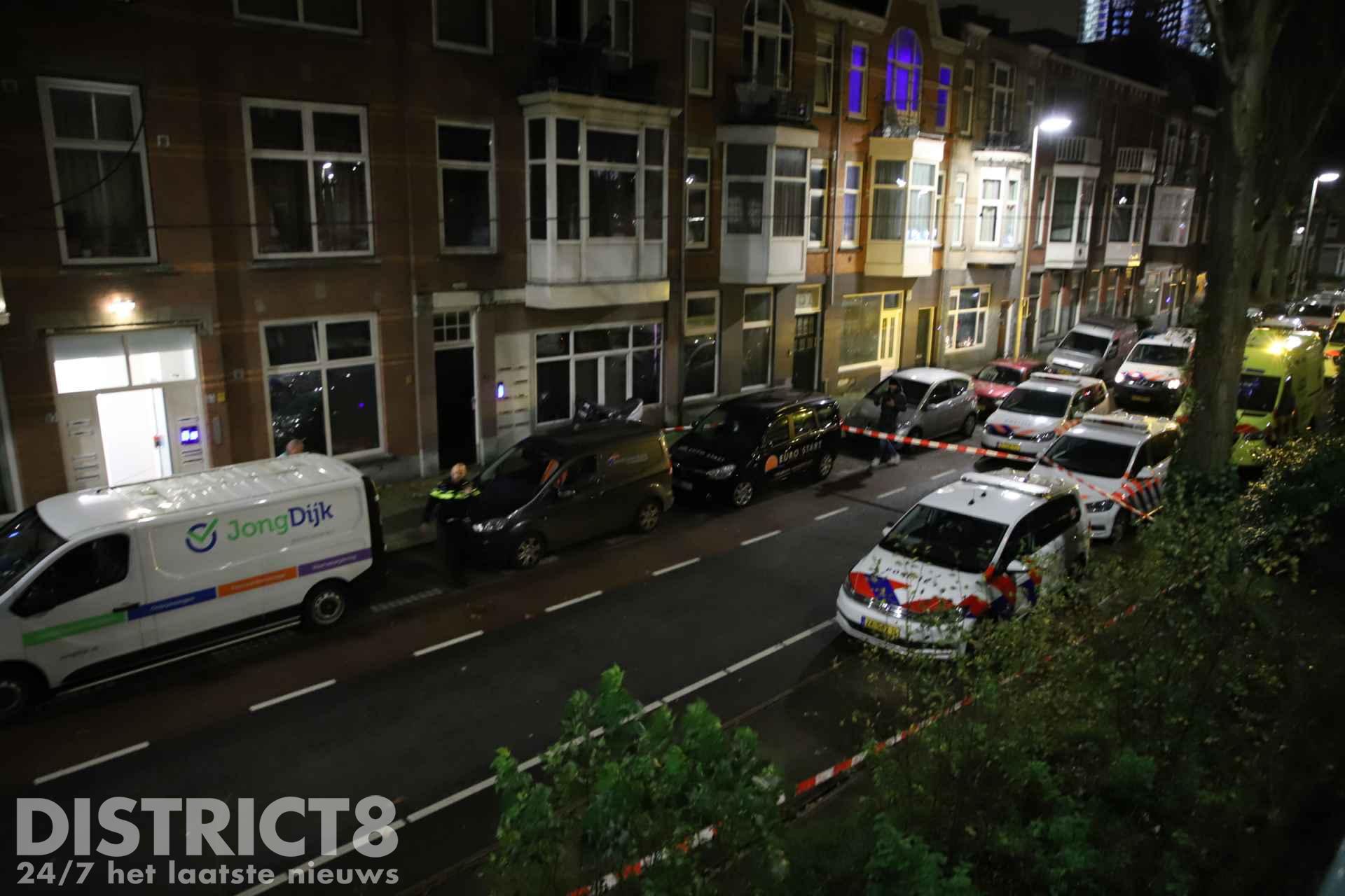[30-11-2021 00:15] Dode en gewonde bij steekincident Weteringkade Den Haag