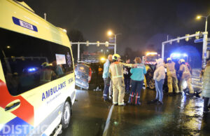 Twee gewonden en flinke schade bij aanrijding Hraniceplein Voorburg