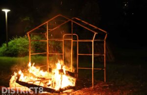 Bankstel in brand gestoken Grovestinstraat Den Haag