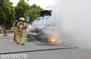 Bedrijfswagen gaat in vlammen op Quirinegang Zoetermeer
