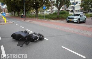 Bestuurder van snorscooter gewond na aanrijding Krakeelpolderweg Delft