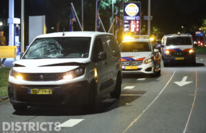 Zwaargewonde bij aanrijding tussen auto en een voetganger Houtwijklaan Den Haag