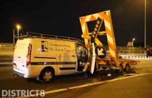 Bestelbus botst op pijlwagen A12 Utrechtsebaan Voorburg