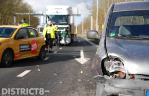 Gewonde bij aanrijding tussen twee auto’s Kruithuisplein Delft