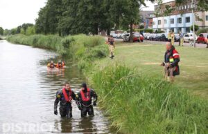 Brandweer rukt uit voor kinderfietsje langs de waterkant Blériotlaan Den Haag
