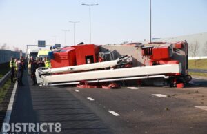 Hoogwerker brandweer op z’n zijkant terecht gekomen Hoefweg (N209) Bleiswijk